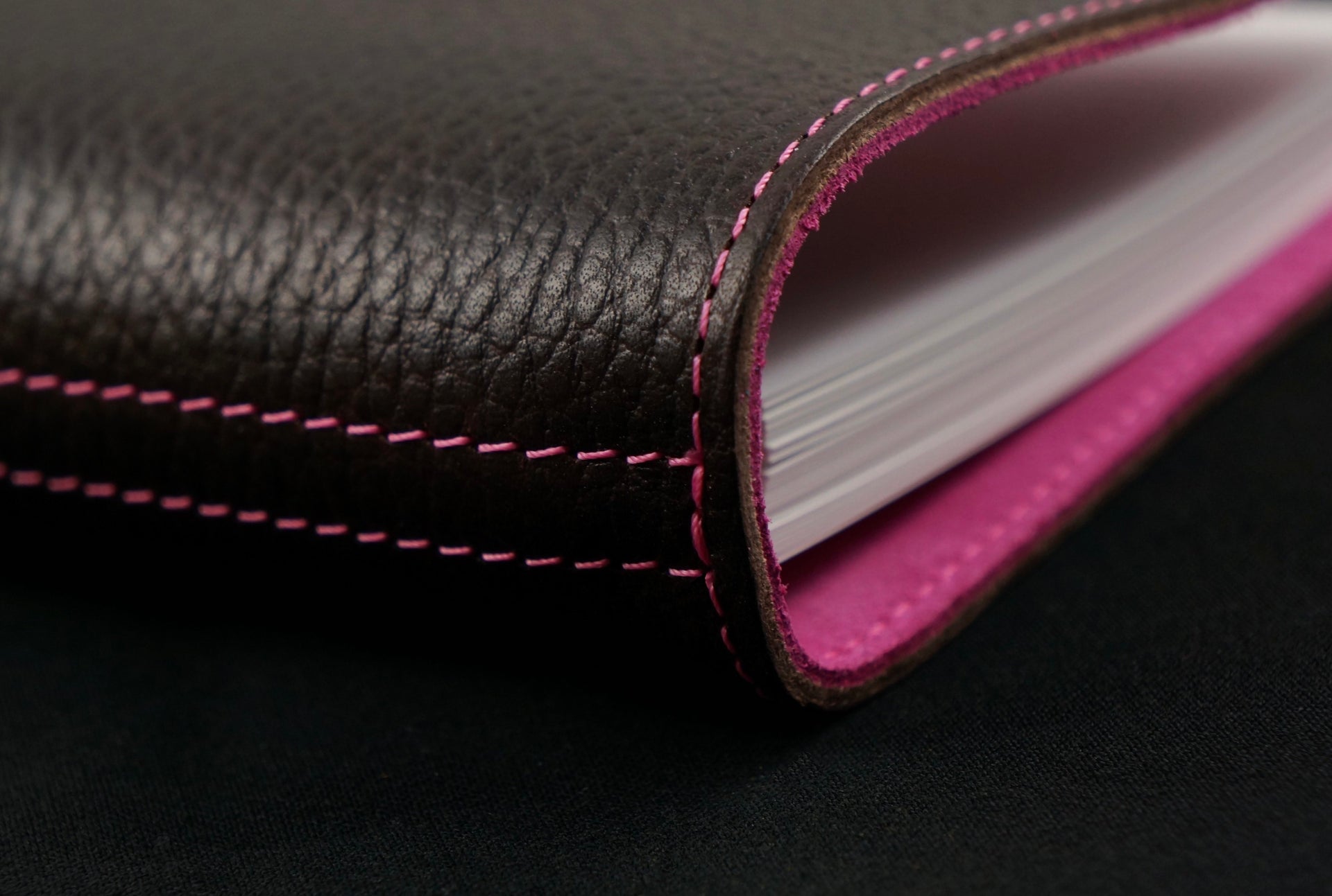 William Hannah dark brown textured leather and pink suede A6 notebook: spine detail
